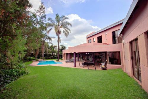 Greater Johannesburg Metropolitan Area House | Luxury Stay in Hurlingham Mansion