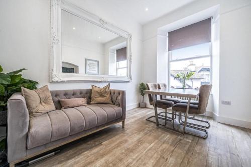 Ambleside House | Luxury Stay, Steps to Cafes, Pubs & Trails Dogs OK