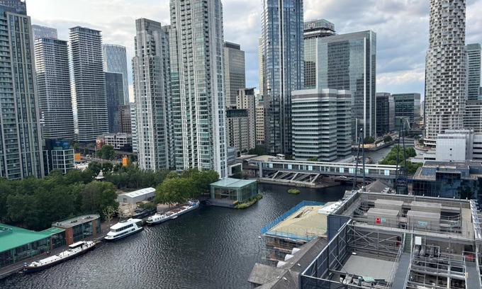 Canary Wharf Apartment | Luxury Stay with Scenic Views