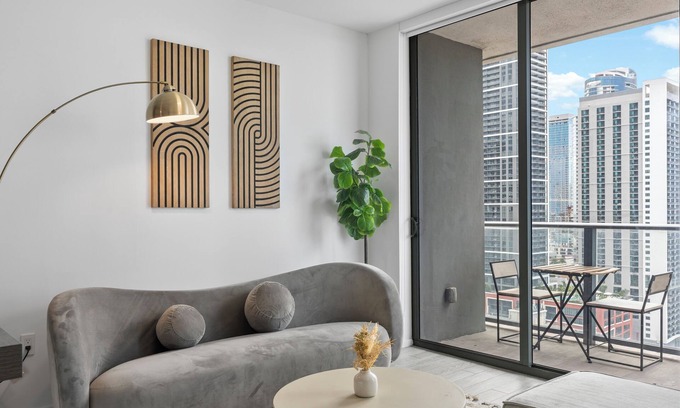 Downtown Miami Apartment | Luxury Studio/Downtown Miami with fitness room, water views