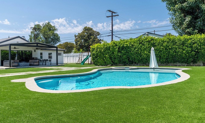 Lake Balboa Villa | Luxury Summer Getaway in Encino