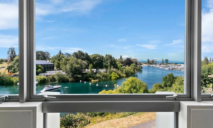 Taupo Apartment | Luxury Taupo Apartment - spacious, modern, warm apartment, with beautiful river views