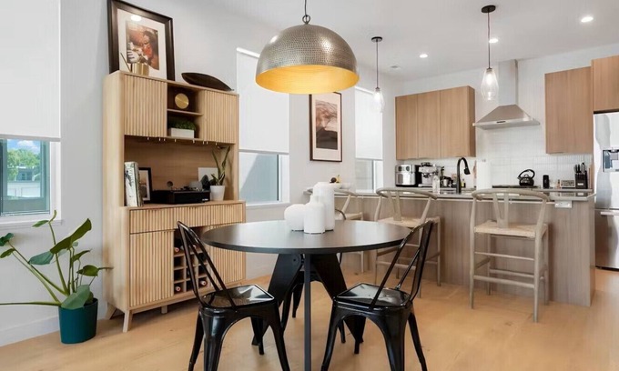 Berkeley House | Luxury Tennyson Brownstone/Mountain Views + Dining, Bars, Shops & Parks