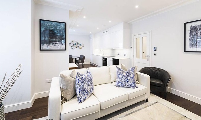 Ravenscourt Park Apartment | Luxury Three Bedroom - Flat 122 (Lower Ground Floor)