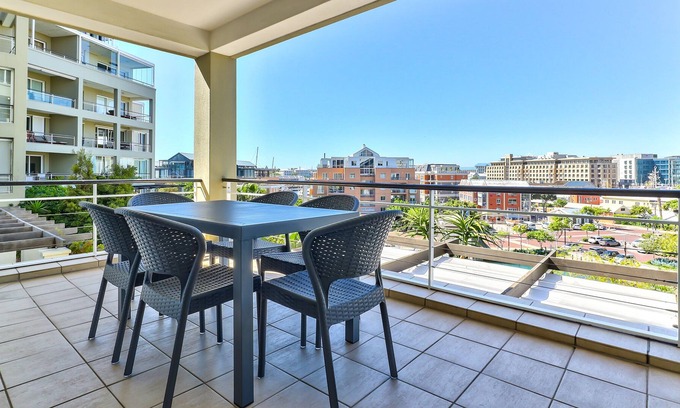 Victoria and Alfred Waterfront Apartment | Luxury Three Bedroom Apartment - fully furnished and equipped