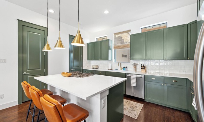 Fort Worth House | Luxury Townhome off Magnolia Ave - 3B/3.5BA with garage!