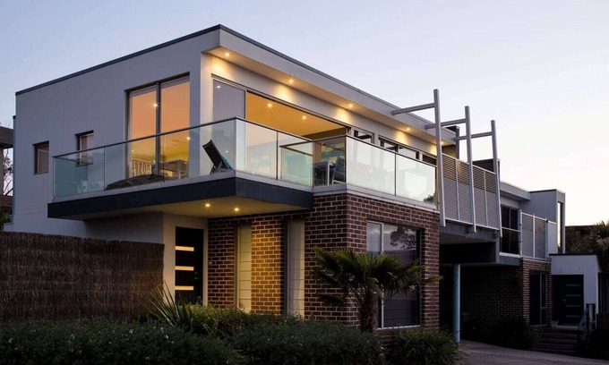 McCrae House | Luxury Townhouse with Bay Views