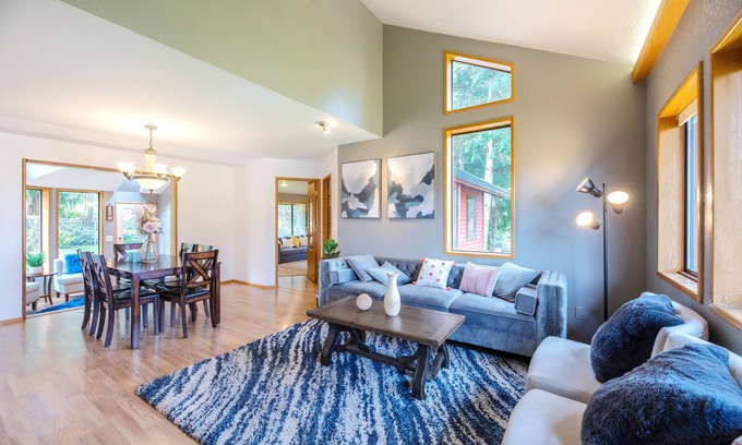 Federal Way House | Luxury Treehouse Retreat | Dash Point State Park at doorstep