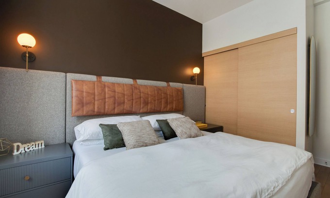 Old Montreal Apartment | Luxury two bedroom corner unit - Old Montreal - Parking Included