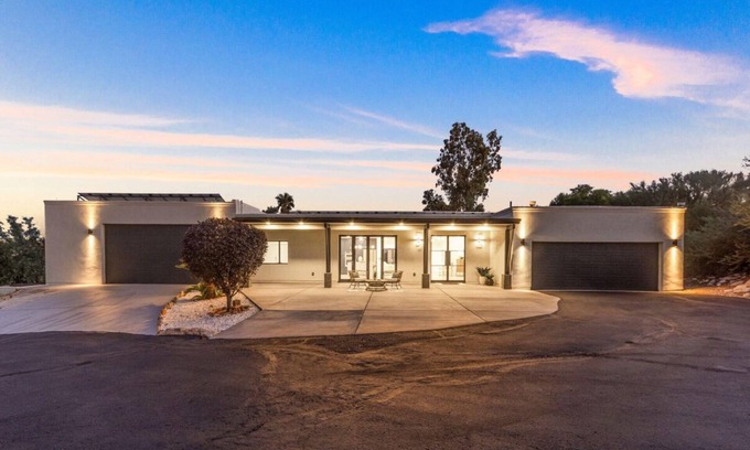 Tucson House | Luxury Upscale Modern home located in the Catalina Foothills. Sleeps 16