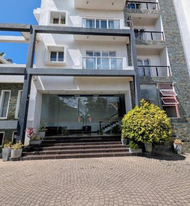 Negombo Apartment | Luxury Urban Living 3BR 360Rooftop Pool & Gym