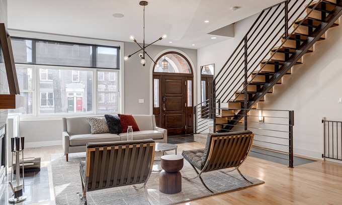 Bucktown House | Luxury Urban Oasis! Chef's Kitchen, Home Theater, Plus 2-Car GARAGE Parking Including EV Charger! by RedAwning