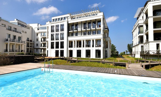 Sellin Apartment | Luxury vacation apartment "Küstenblick" in Villa Claire on the beach in Sellin