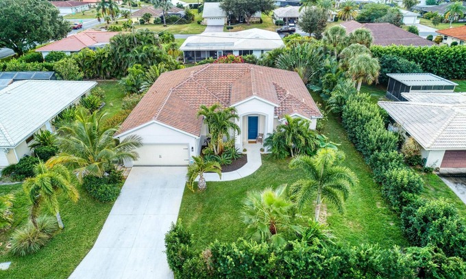 Laurel House | Luxury Vacation home in Nokomis, near the beaches & Golf