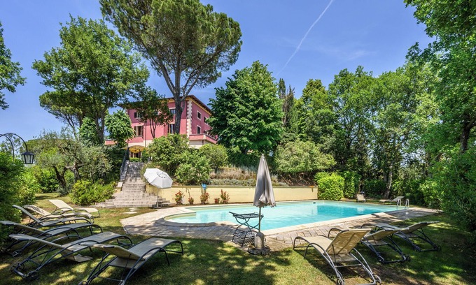 Chiusi Villa | Luxury Villa 25 sleeps AC and pool