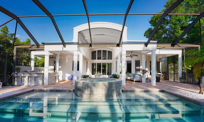 Bonita Springs House | Luxury Villa 4 bed/4 bath on canal access to the Golf 30 min, beach 8 min away