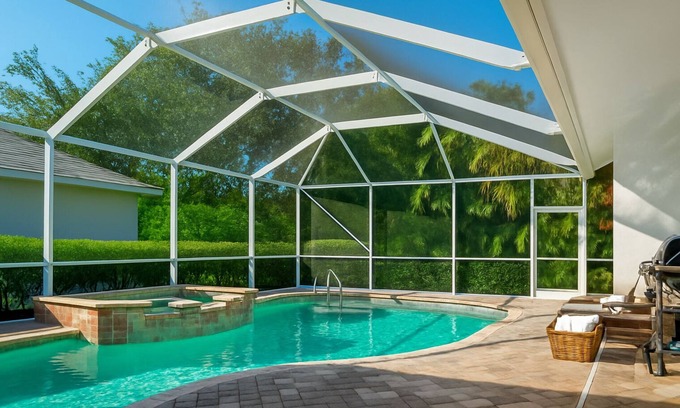 Central Naples Villa | Luxury Villa Casa Blanca Naples ⭐ Heated Pool & Spa, Close to 5th Ave & Beaches