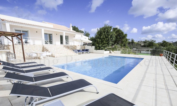 Lagoa Villa | Luxury villa, private pool, AC, TV, WiFi, BBQ, three bed, walk to the beach