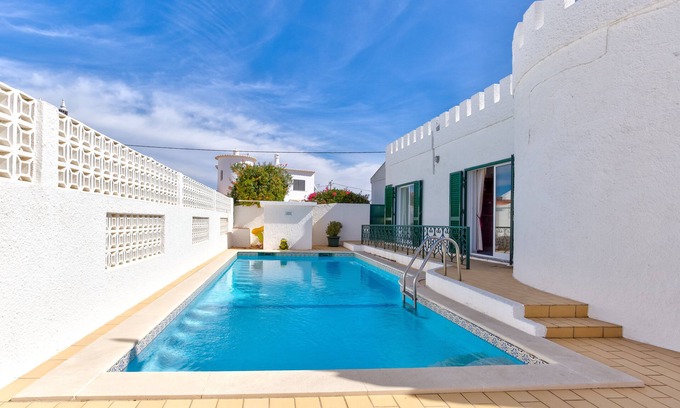 Mato Serrao Villa | Luxury villa with private pool. Walking distance to town & beach. Free WiFi.