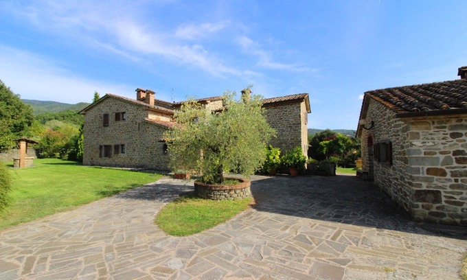 Subbiano Villa | Luxury villa with private pool, outdoor Jacuzzi, billiard room and air conditioning, situated at the