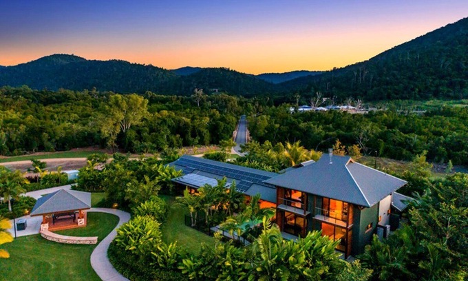 Airlie Beach House | Luxury Villas Aqua at Yangaro (With Car Parking)