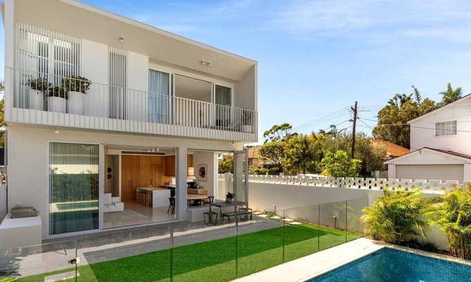 North Bondi House | Luxury Villas Bondi Pool Oasis (Walk to the beach)