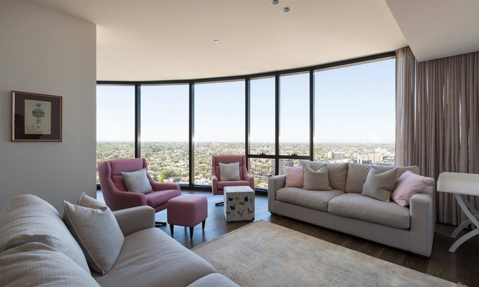 South Yarra Apartment | Luxury Villas Chapel View (With Car Parking)