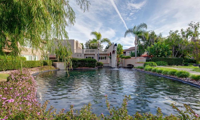 Solana Beach Condo | Luxury Villas of Solana Beach W A/C 2 minutes to BEACH, w/racquetball, pool& spa