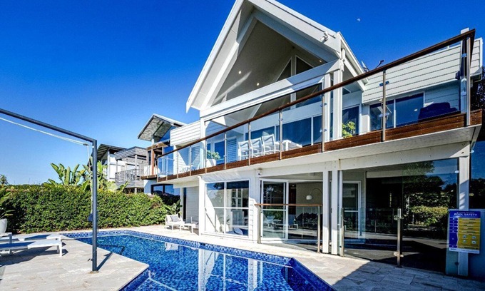 Central Coast House | Luxury Villas Yarram (Walk to the beach)
