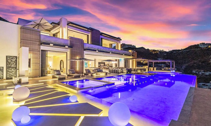 Pedregal Villa | Luxury VIP Mansion Bartender, Chef, Maid included