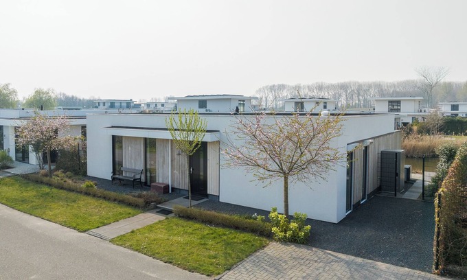 Zeewolde House | Luxury waterfront enjoyment - your dream vacation starts here!