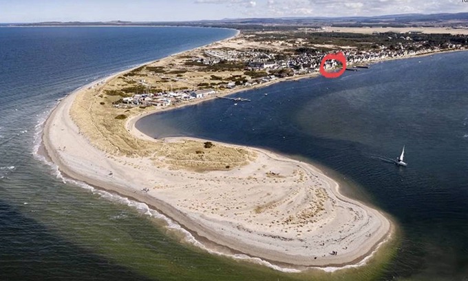 Findhorn House | Luxury Waterfront home on stunning Findhorn Bay.