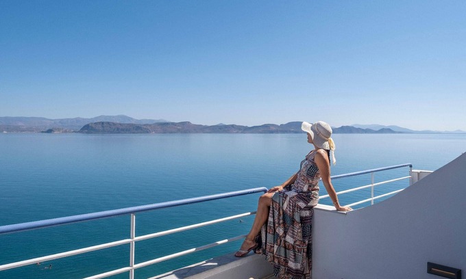 Kiveri Apartment | Luxury waterfront one bedroom apartment, sea view