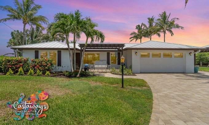 Bokeelia House | Luxury Waterfront Retreat – 3BR/3BA | Sleeps 8 | Private Dock & Gulf Access