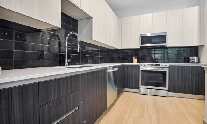 Home Park Apartment | Luxury West Midtown 2 Bdrm in Atlanta