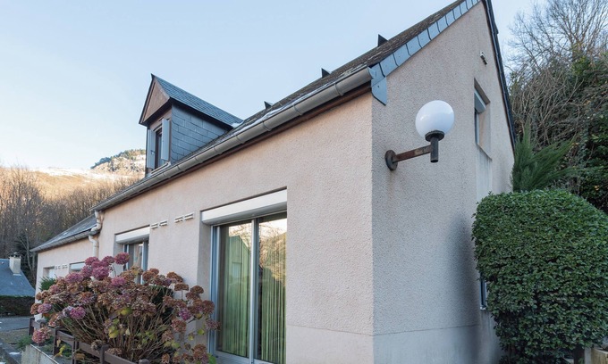 Luz-Saint-Sauveur House | Luz-Saint-Sauveur – Cozy Rental with Fireplace, Terrace, Mountain View, near Gavarnie