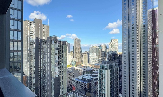 Melbourne Central Business District Apartment | Lvl 32 City View 1BR Near Queen Vic Market