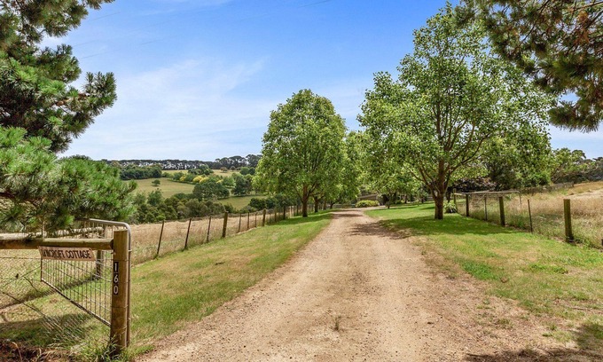 Shoreham House | Lyncroft Cottage a Rural Retreat