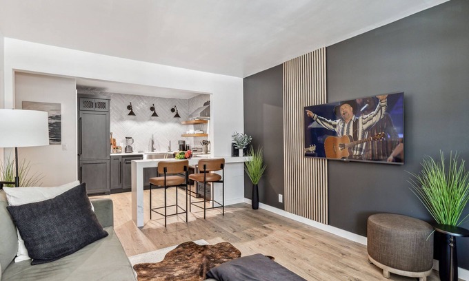 Music Row House | Lyric Loft - Music Row - 4 Mins to Broadway