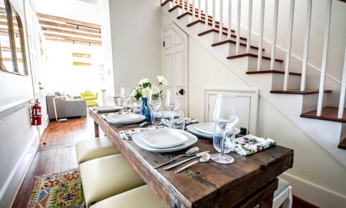 Cannonborough Elliotborough House | M3 at Saint Philip Square, One Block to King, Cozy Haven Perfect for Groups