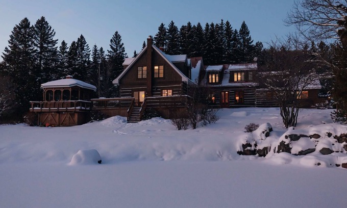 Sainte-Lucie-des-Laurentides Ski Chalet | Manoir du Canard Summ