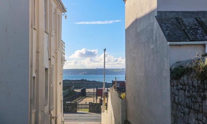 Marazion House | Mackerel Sky
