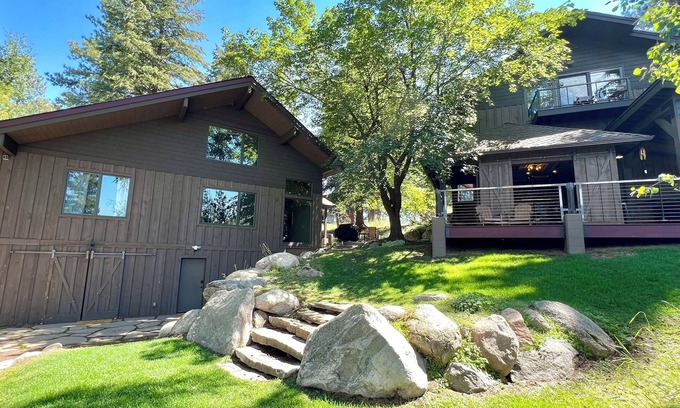 McCall House | Mackinaw Manor - Lake views - Downtown - Hot tub - Game Room - Theatre