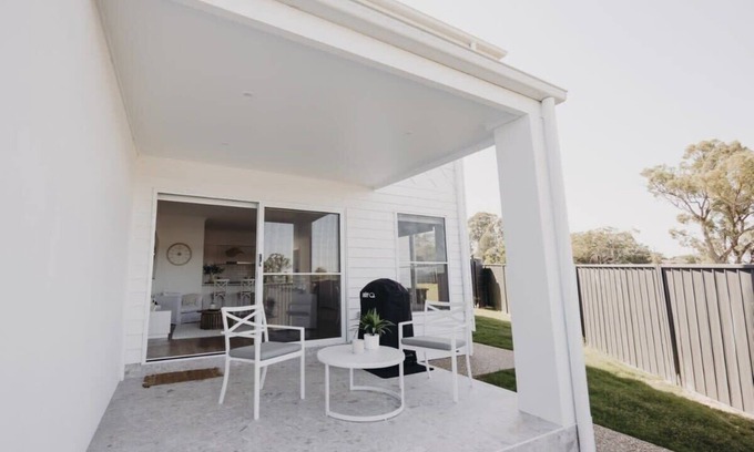 Dubbo House | Macquarie - Sleek & Stylish, Countryside Views