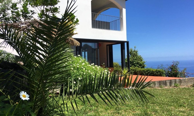 Ponta Delgada Villa | MadeiraCasa - Country cottage with stunning views and privacy