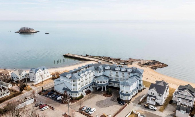 Madison Center Hotel | Madison Beach Hotel, Curio Collection by Hilton