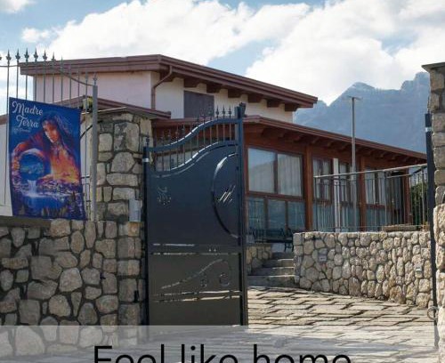 Piazza-Tralia-Pendolo House | Madre Terra