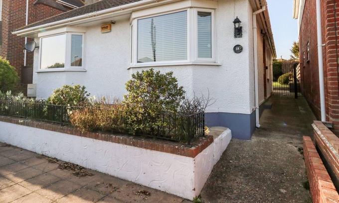 Weymouth House | MAE TIDES, pet friendly, with a garden in Weymouth