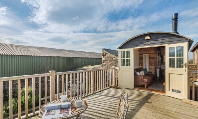 Uldale House | Maes Shepherds Hut - One Bedroom House, Sleeps 2