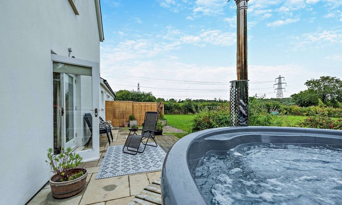 Amroth House | Maes Yr Haf - Five Bedroom House, Sleeps 12